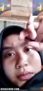 ome tv jilbab main di WC sampe kejang kejang.mp4