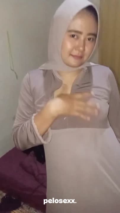 Tante Jilbab Pengen Di Puasin Keponakan Saat Suaminya Pergi Kerja Berakhir Crot Dalam