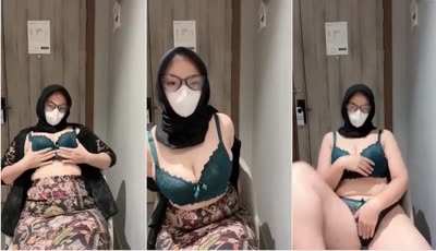 Atraksi Kebaya Hitam Colmek di Hotel